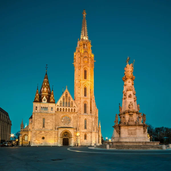 马蒂亚斯教堂和神圣的三位一体，在匈牙利首都布达佩斯的雕像 — 图库照片