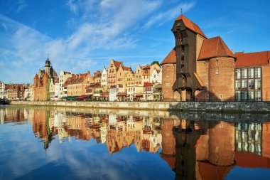 Kanalda yansıması ile Gdansk Cityscape