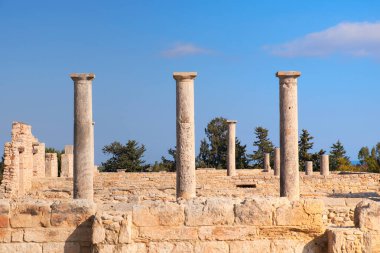 Kıbrıs, Yunanistan 'daki Apollo Sığınağı
