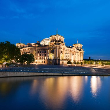 Geceleyin bina reichstag
