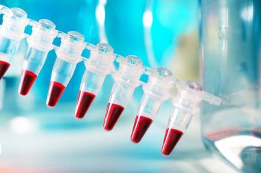 DNA örnekleri pcr analiz için tek kullanımlık plastik tüpler