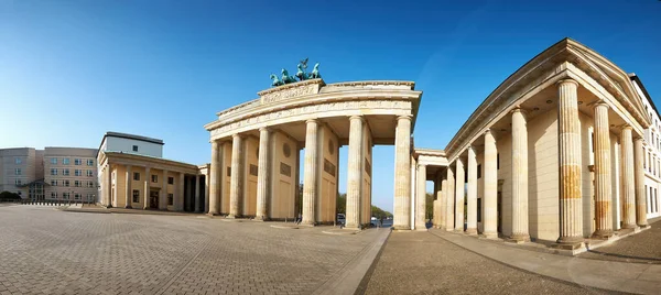 Imagen panorámica de la Puerta de Brandeburgo en Berlín, Alemania — Foto de Stock