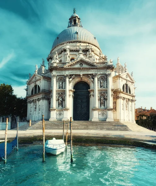 Gran Canal y Basílica Santa Maria della Salute en Venecia —  Fotos de Stock