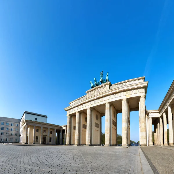 Puerta de Brandeburgo (Brandenburger Tor) en Berlín, Alemania — Foto de Stock