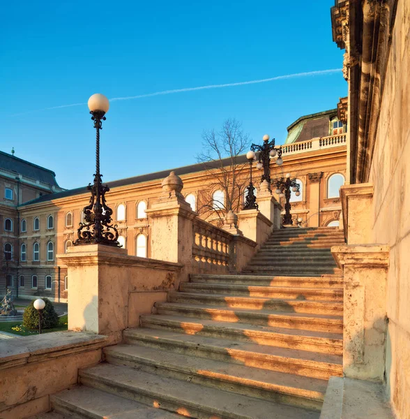 通往布达佩斯Buda城堡入口的楼梯 — 图库照片