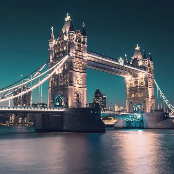 Tower bridge w Londynie, stonowanych obrazu — Zdjęcie stockowe