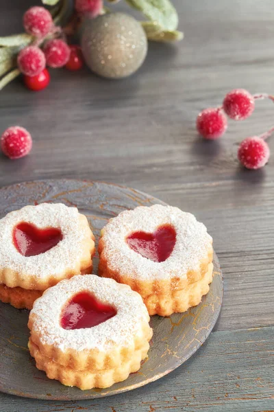 Close-up on traditional Christmas Linzer cookies — Stock Photo, Image