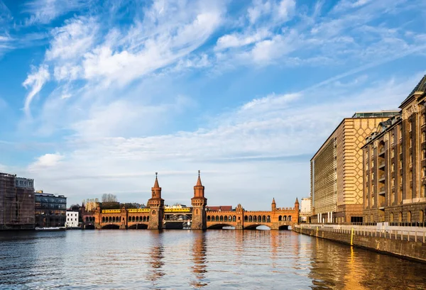 Oberbaumbridge v Berlíně — Stock fotografie