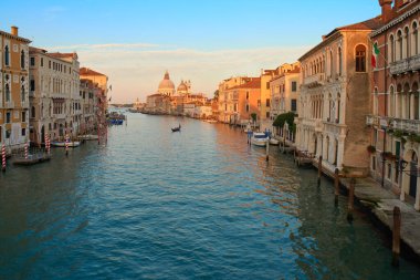 Büyük Kanal ve Bazilika Santa Maria della Selamlar şafakta