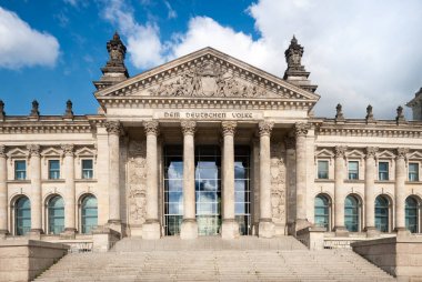 Berlin 'deki Reichstag binası
