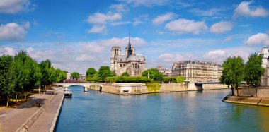 Paris, Notre-Dame katedrali ile Seine nehri. 