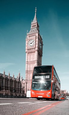 Londra otobüsün önüne büyük ben