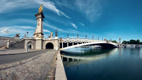 Panoramafärgad bild av Alexander Bridge i Paris — Stockfoto