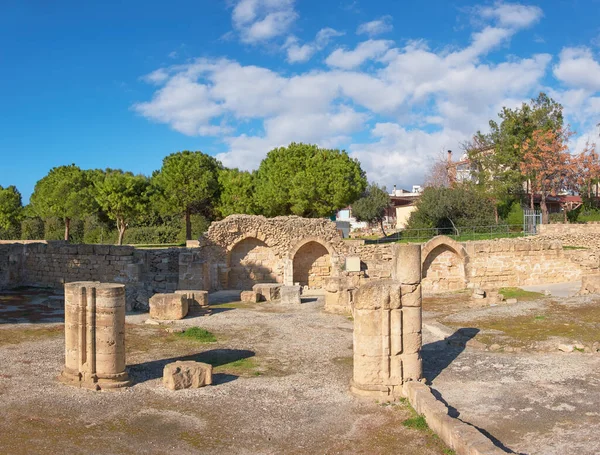 Colonnes romaines et arches en pierre à Paphos, Chypre — Photo
