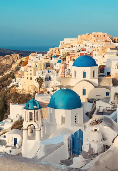 Oia dorp op Santorini eiland, Griekenland, vroege ochtend — Stockfoto