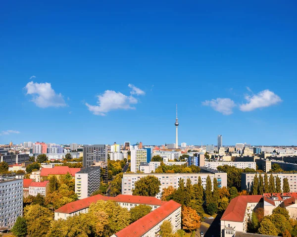 Vista de Berlín Oriental con torre de televisión en Alexanderplatz a — Foto de Stock