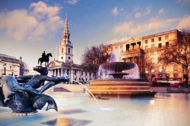 Çeşme Trafalgar Meydanı ' nda tonlu görüntü