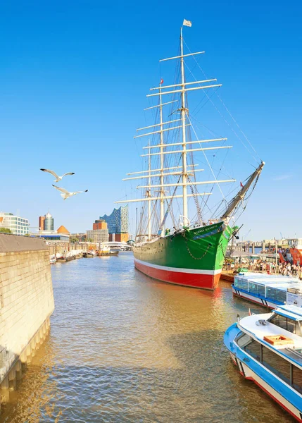 Historisches segelschiff rickmer rickmers in hamburg — Stockfoto