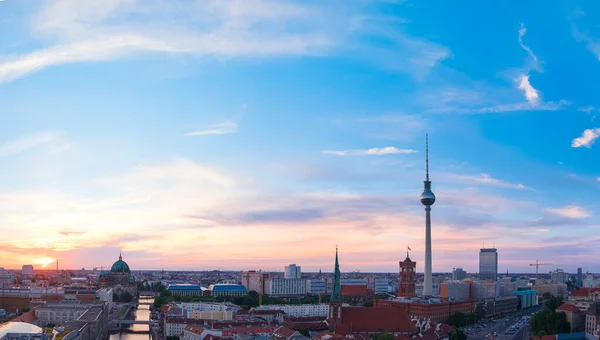 Panorama Berlína v Německu při západu slunce — Stock fotografie