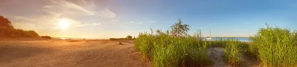 Panoramatický obraz moře majákem ve Swinoujscie na s — Stock fotografie