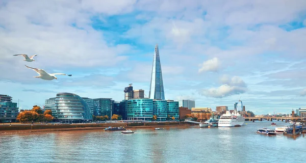 Londra Thames Nehri Nin Güney Kıyısı Aydınlık Bir Günde Kule — Stok fotoğraf