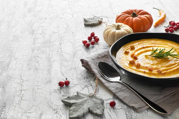 Spicy pumpkin soup with chili pepper served in black ceramic pla — Stock Photo, Image