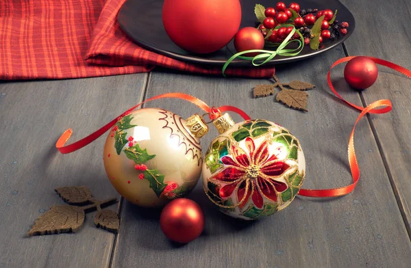Διακοσμημένα στολίδια Χριστούγεννα με κίνητρο χριστουγεννιάτικο αστέρι συνδέεται με ri — Φωτογραφία Αρχείου