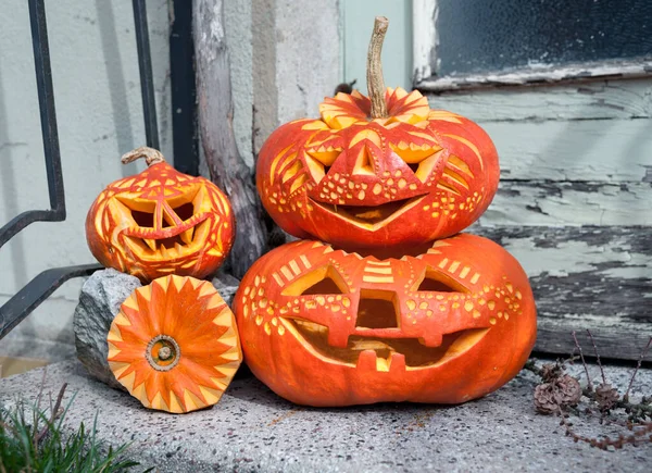 Abóboras de Halloween esculpidas — Fotografia de Stock