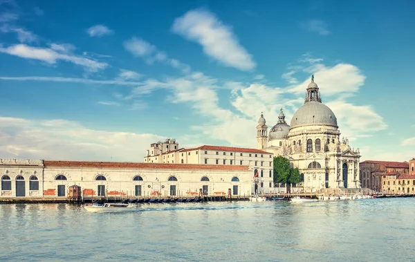 Gran Canal y Basílica Santa Maria della Salute en Venecia —  Fotos de Stock
