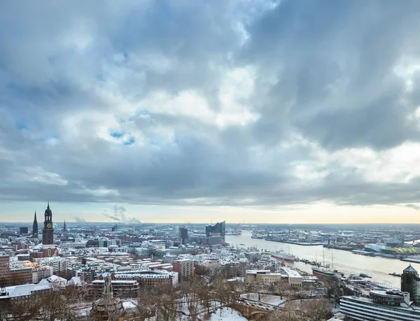 Scénický Výhled Tančících Věží Nad Hamburkem Pod Sněhem Zimě Pod — Stock fotografie