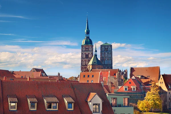 Orangefarbene Ziegeldächer Stralsund Skyline Mit Türmen Der Mittelalterlichen Pfarrkirche Nikolaus — Stockfoto