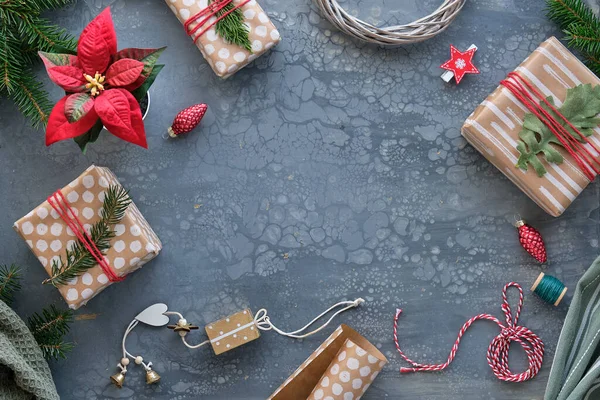 Avvolgimento Regali Natale Regali Carta Artigianale Carta Marrone Con Punti — Foto Stock