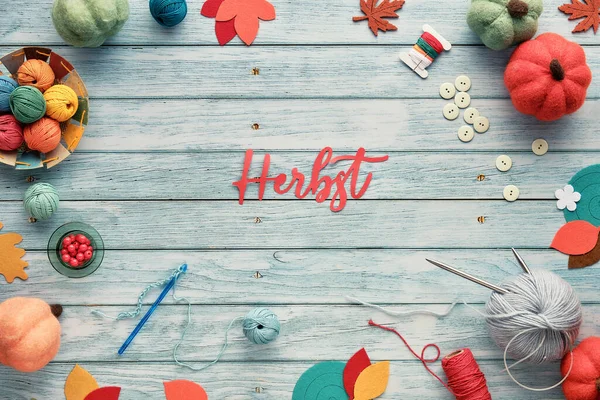 Herbst Bedeutet Auf Deutsch Herbst Text Aus Papier Ausgeschnitten Saisonale — Stockfoto