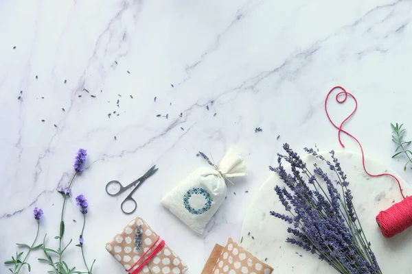 Aromatisch Trockene Lavendelbeutel Verpackt Selbstgemachten Umweltfreundlichen Geschenken Frische Und Trockene — Stockfoto