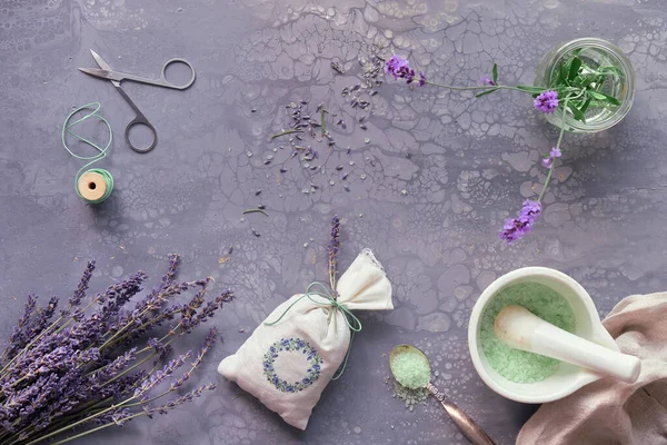 Yapımı Lavanta Kesesi Yapımı Şeker Fırçası Taze Kuru Lavanta Çiçekleri — Stok fotoğraf
