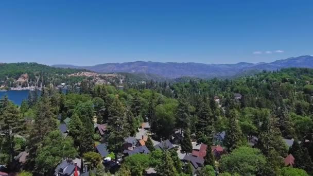 Drone Camera Beweegt Naar Arrowhead Lake Huizen Californië Verenigde Staten — Stockvideo