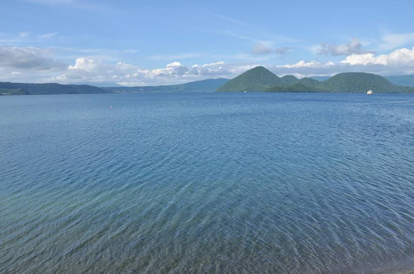 北海道のトヤコクレーター湖 — ストック写真