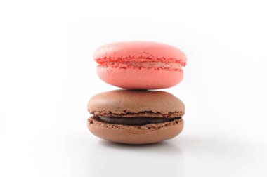 badem kurabiyesi beyaz arkaplanda izole edilmiş