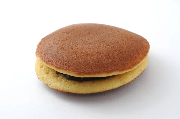 Dorayaki japanese traditional pancake isolated on white background — Stock Photo, Image