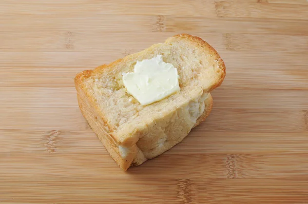 Brot mit Butter French Toast auf Schneidebrett — Stockfoto