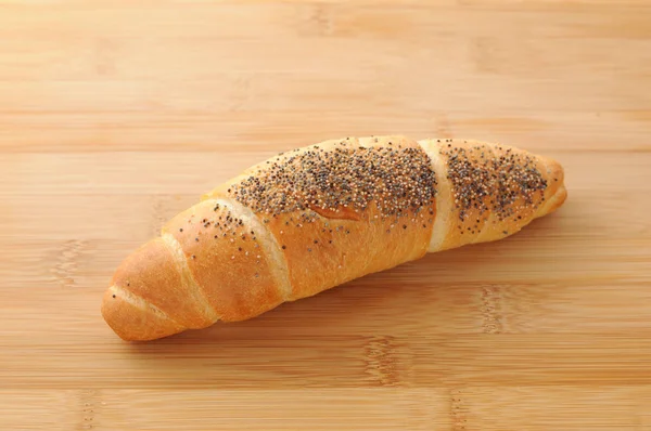 Mini Francuski Chleb Bagietka Nasion Sezamu Zbliżenie Białym Tle Deska — Zdjęcie stockowe