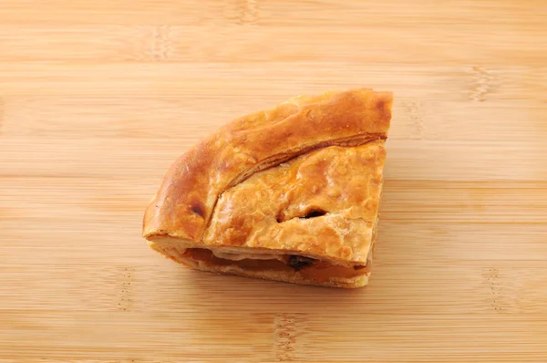 Slice of delicious fresh baked Rustic Apple Pie isolated on cutting board — Stock Photo, Image