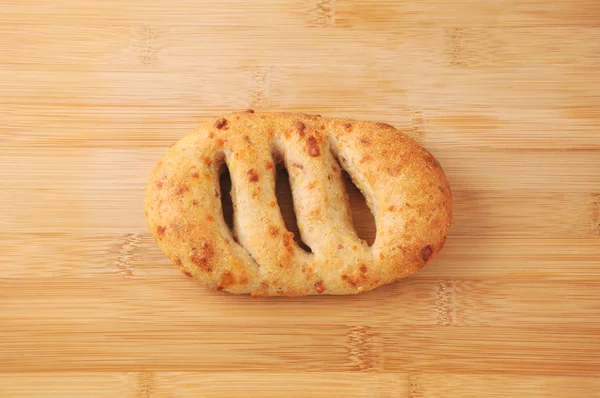 Kesme tahtası üzerinde fransız ekmeği yakın çekim — Stok fotoğraf