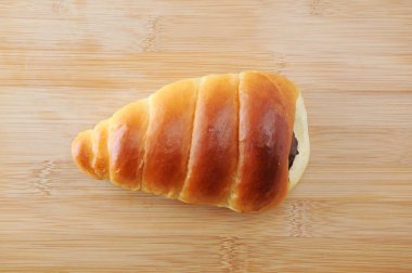 beyaz arka plan üzerinde bebek kasutera 3 top sünger kek