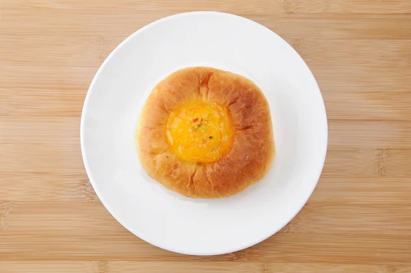 Orange marmalade bread on plate on table — Stock Photo, Image