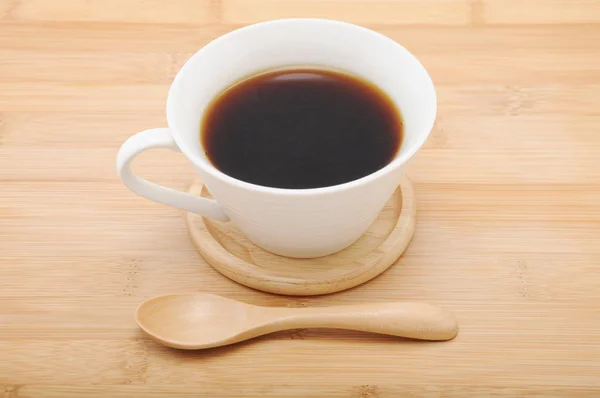 Xícara de café isolado na mesa — Fotografia de Stock