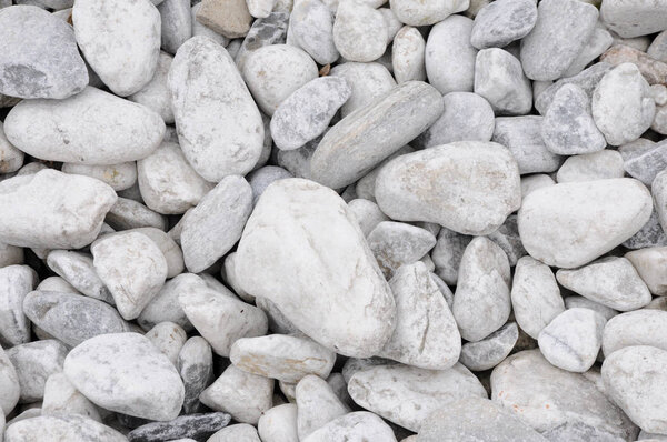 Морские белые камни на заднем плане
