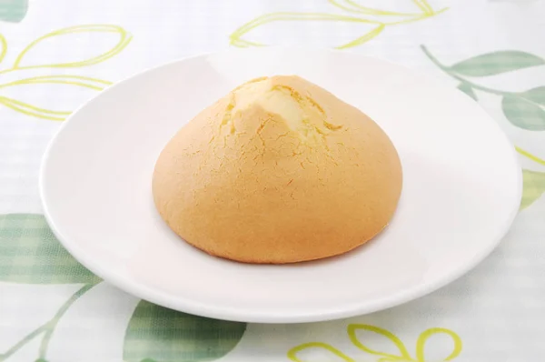 Amashoku Jepang biskuit scone roti di atas piring di atas meja — Stok Foto