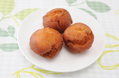 Masada tabakta Sata Andagi okinawa hamur fındık