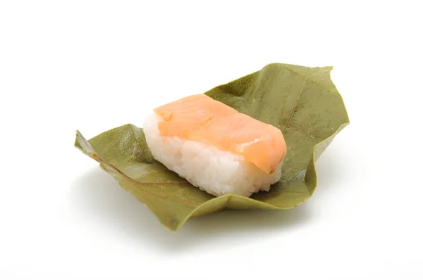 Lazac kakinoha sushi fehér alapon — Stock Fotó